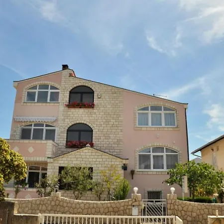 Apartament Sandy Nin