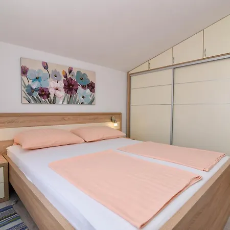 Apartament Sandy Nin