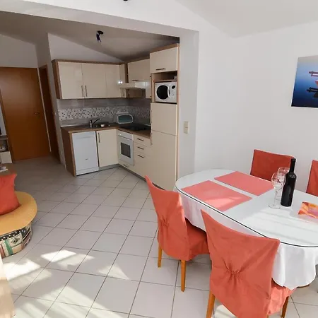 Sandy Apartament Nin